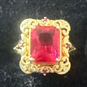 Elegant Gold and Red Gemstone Ring